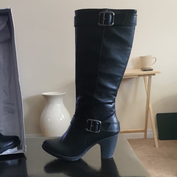 Boots - Picture 1 of 4